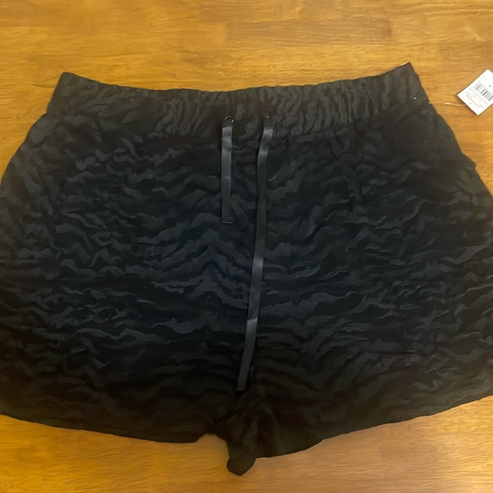 NWT Good American Size 6 Zebra Shorts